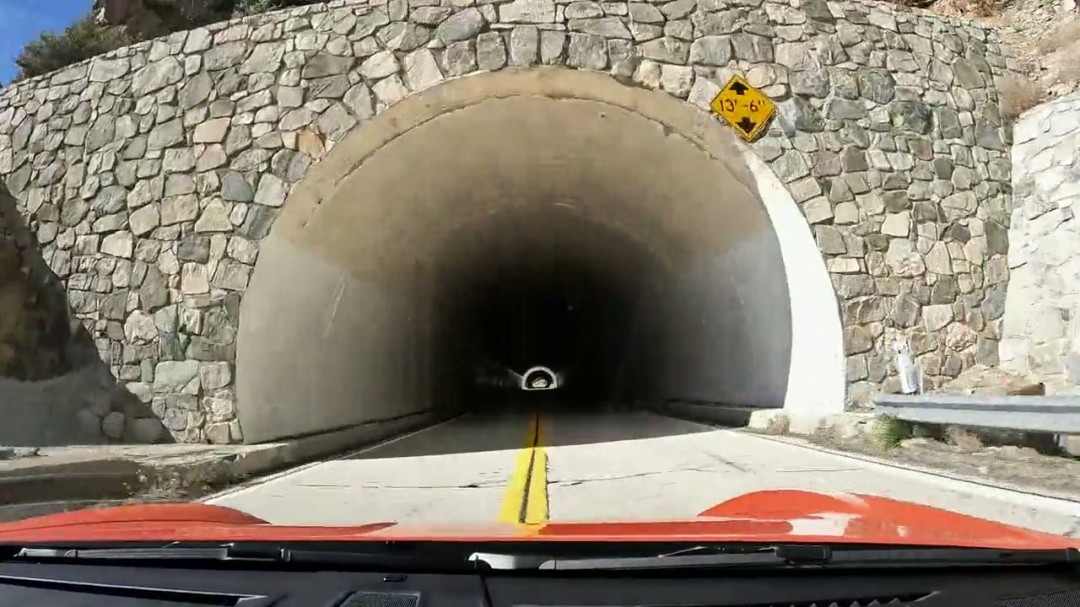洛杉矶“死亡隧道”!网友开车还原Vince死亡时刻(图7) 洛杉矶“死亡隧道”!网友开车还原Vince死亡时刻
