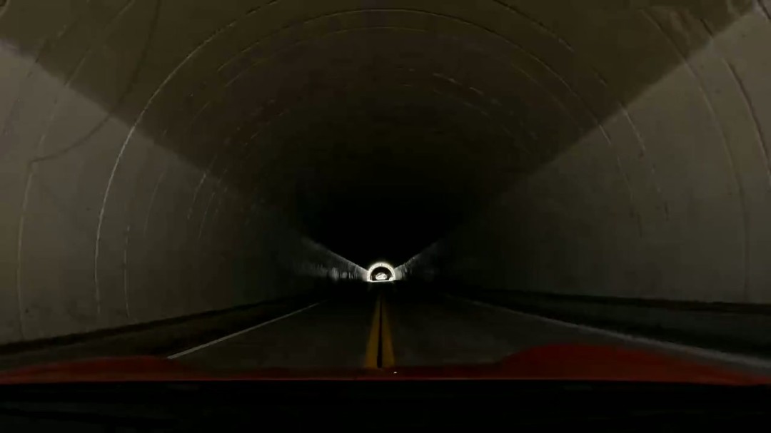 洛杉矶“死亡隧道”!网友开车还原Vince死亡时刻(图8) 洛杉矶“死亡隧道”!网友开车还原Vince死亡时刻